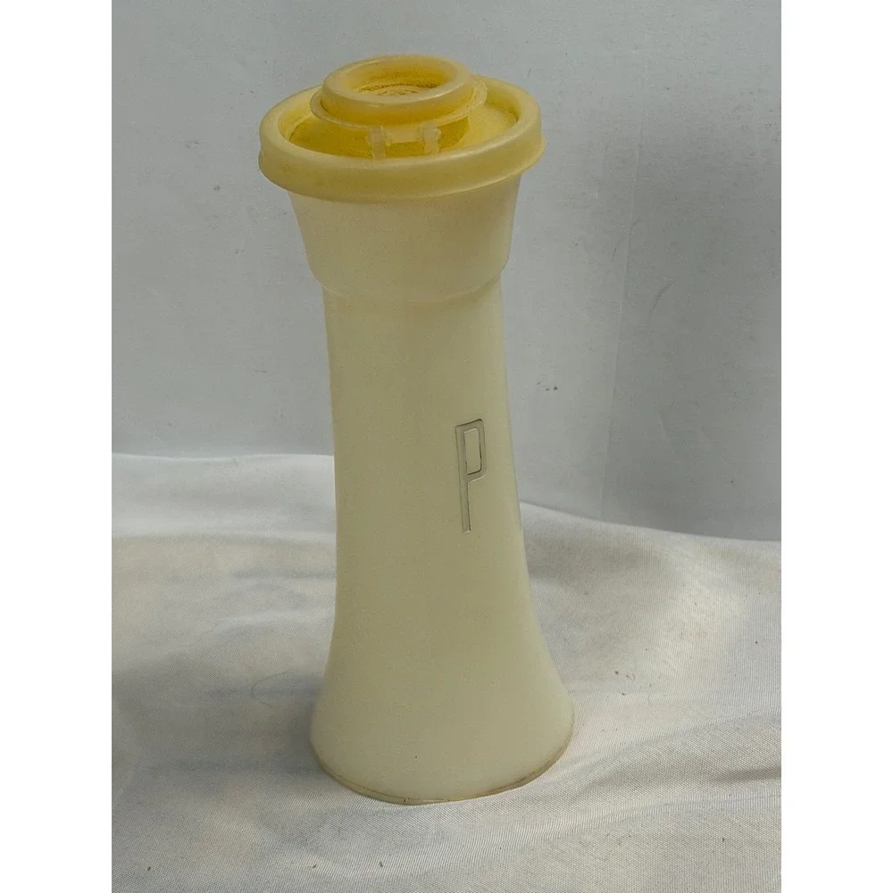Vintage Tupperware Hourglass Pepper Shaker Cream White Plastic Retro Kitchen